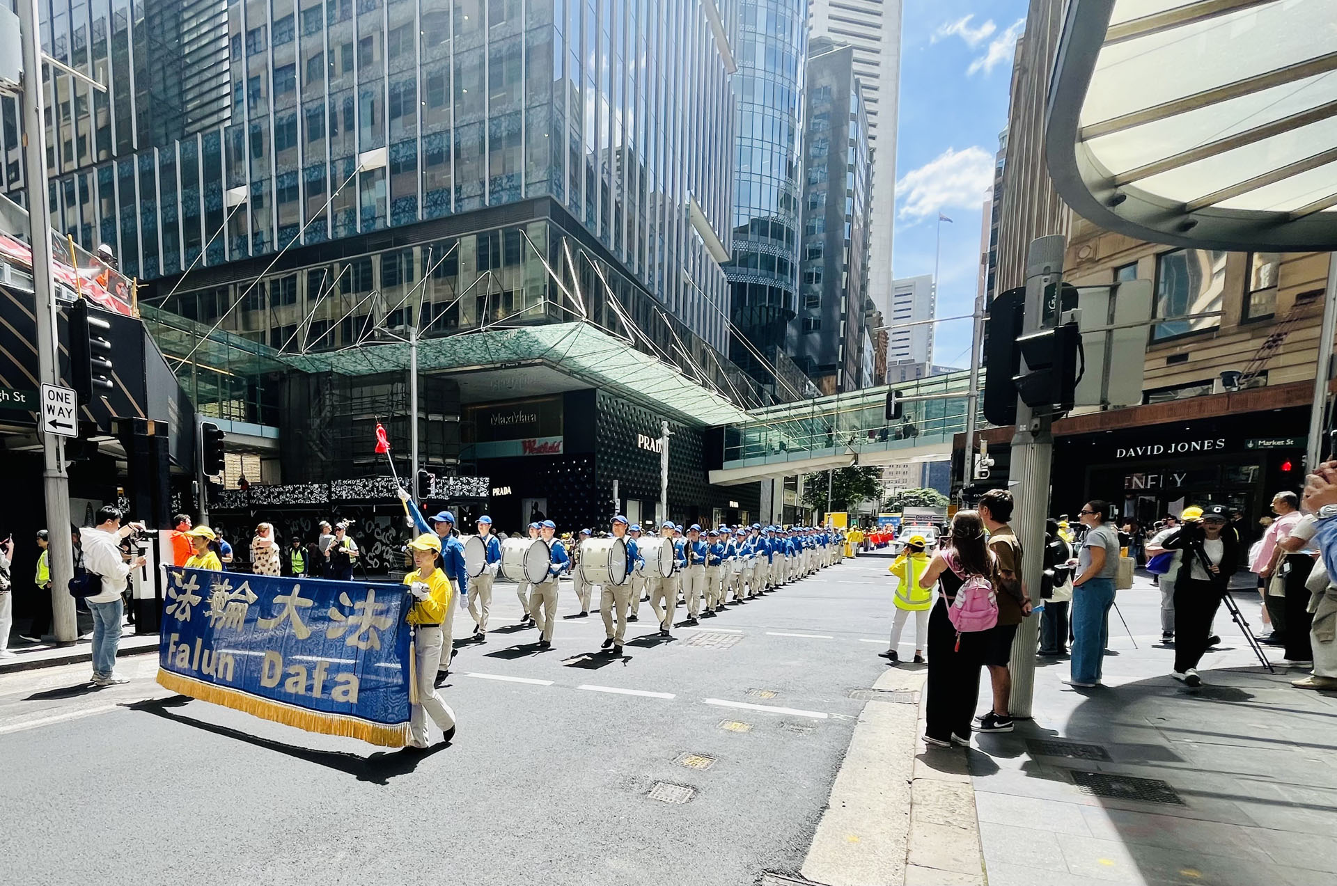 Sydney Grand March Calls End to the Persecution of Falun Dafa