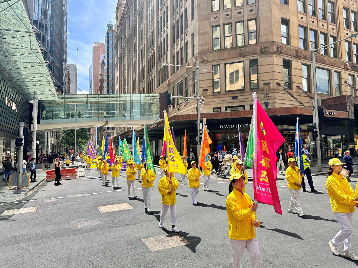 Sydney Grand March Calls End to the Persecution of Falun Dafa
