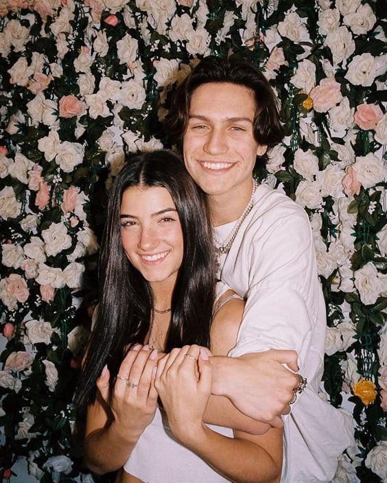 Charli D'Amelio (Dancer) Wiki, Age, Boyfriends, Net Worth & More(06)