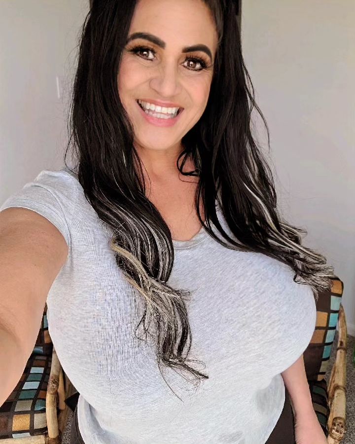 Kali Roses, Bio, Age, Career, Net Worth, Height, Education,