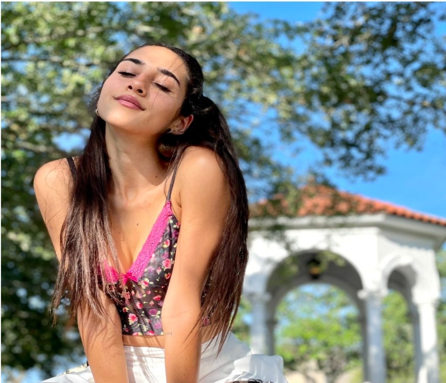 Izzy Green Bio Age Career Net Worth Height Education
