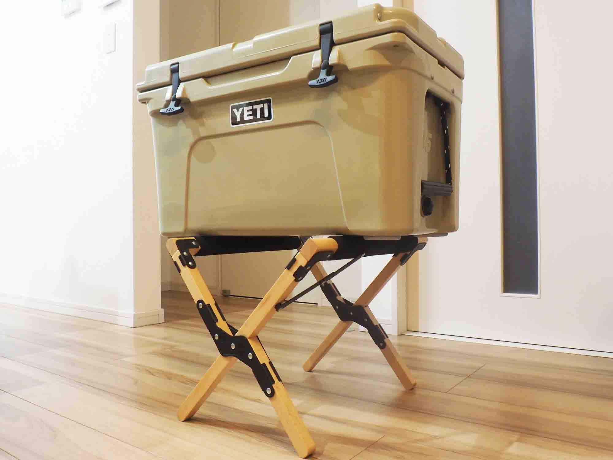 ンプの YETI イエティ クーラーボックス×コールマンクーラースタンド キャンプで