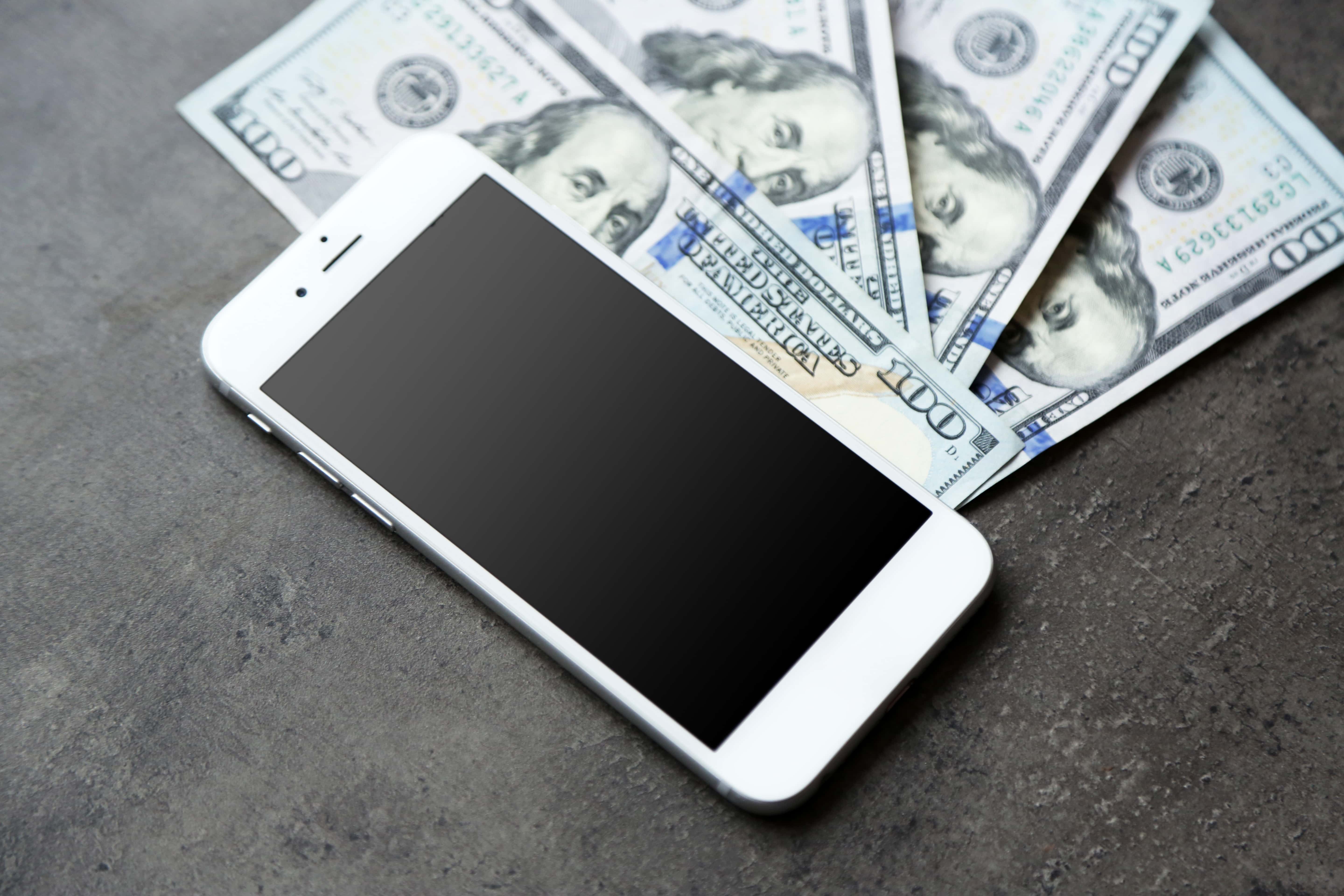 Getting a Free Phone Carriers That Make It Possible Family Benefit