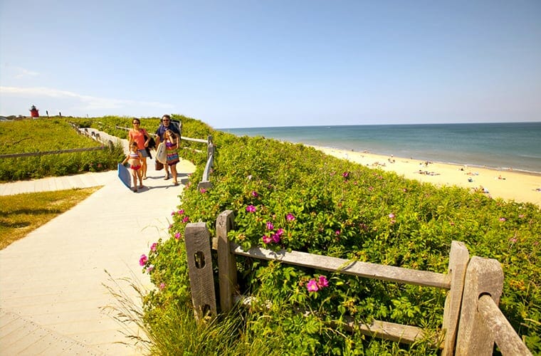 19 Best Summer Vacations in The U.S. for Families (for 2024)