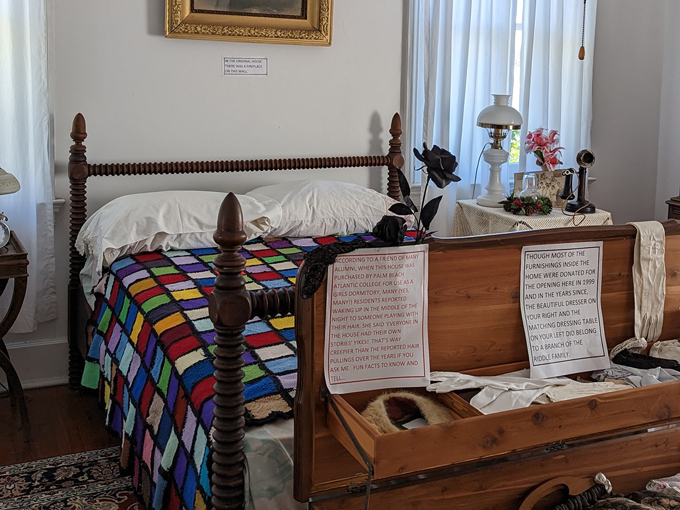 This Historic House In Florida Is Said To Be Haunted By The Ghosts Of