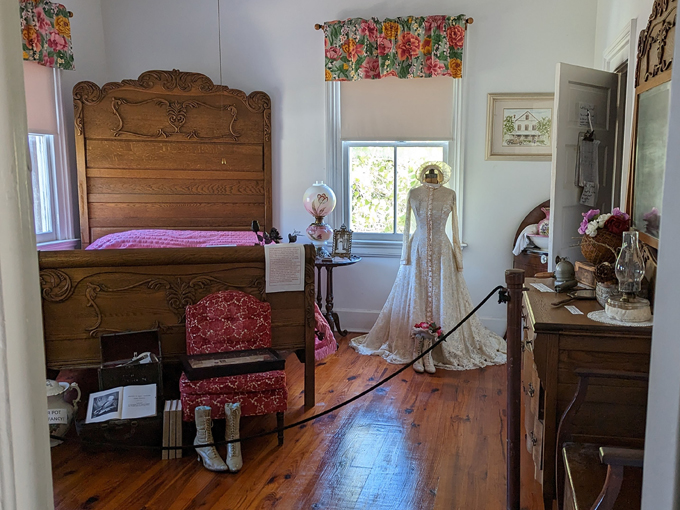 This Historic House In Florida Is Said To Be Haunted By The Ghosts Of