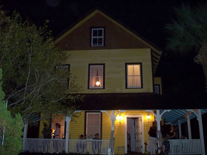 This Historic House In Florida Is Said To Be Haunted By The Ghosts Of