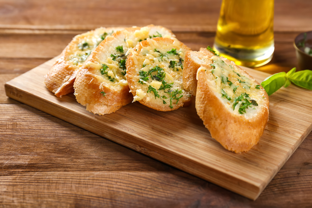 What Goes with Garlic Bread? Fanatically Food