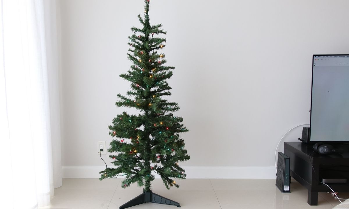 How To Flock A Christmas Tree DIY (the Right Way!) FancyBloom