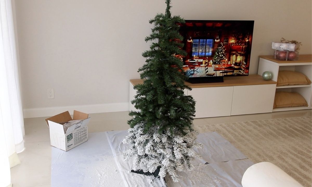 How To Flock A Christmas Tree DIY (the Right Way!) FancyBloom