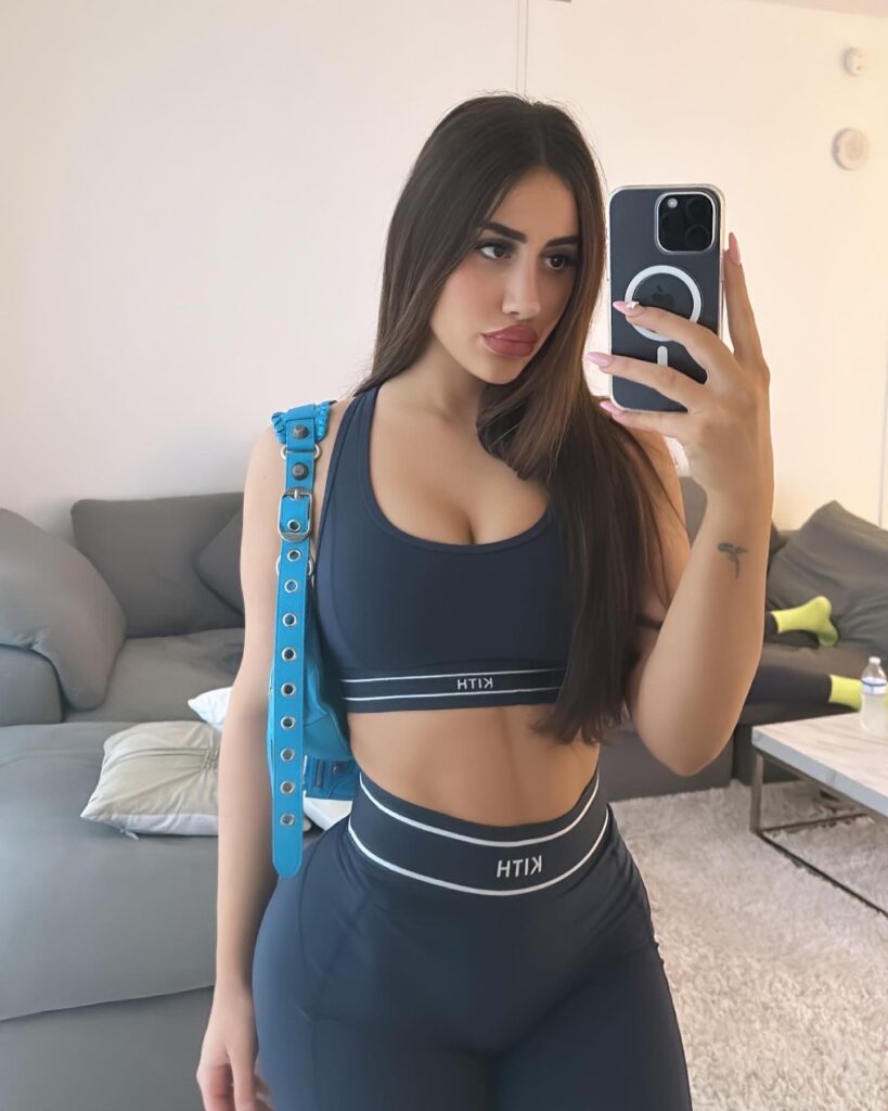 Ester Bron: Your Horny GF Who Loves Backshots (OnlyFans Review) | fanscribers.com