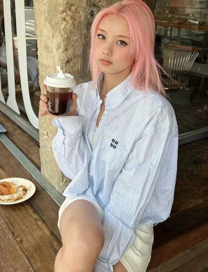 Vyvan Le Pink Haired Hottie Straight Outta Your Dreams