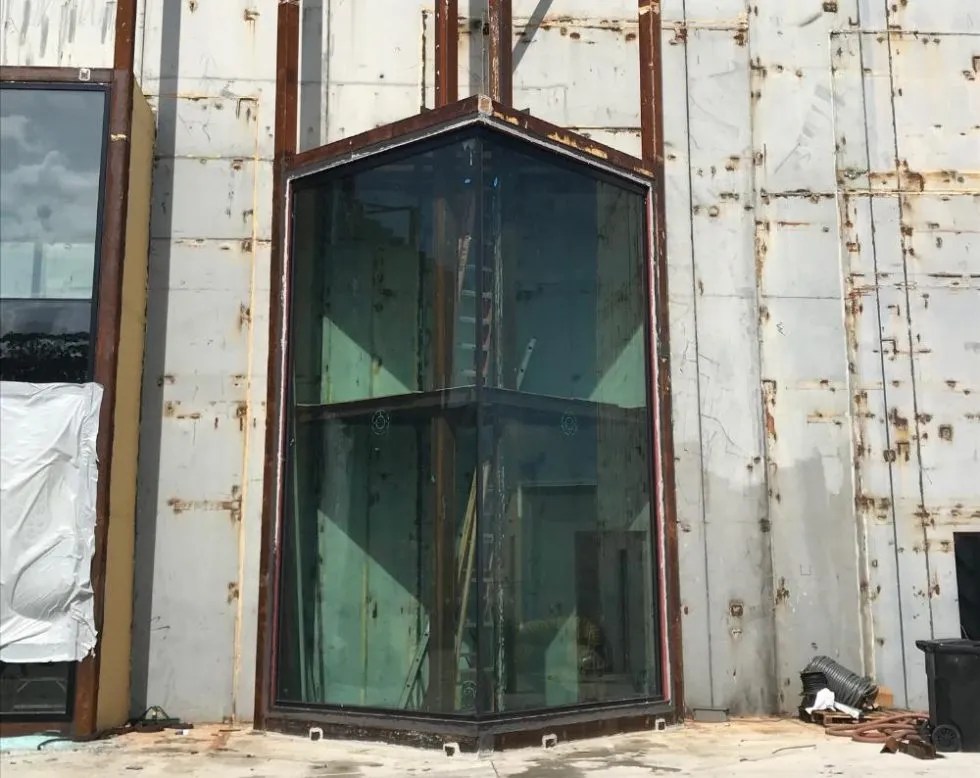 SLIMPACT® XJ 90 Degree Jumbo Corner — Faour Glass