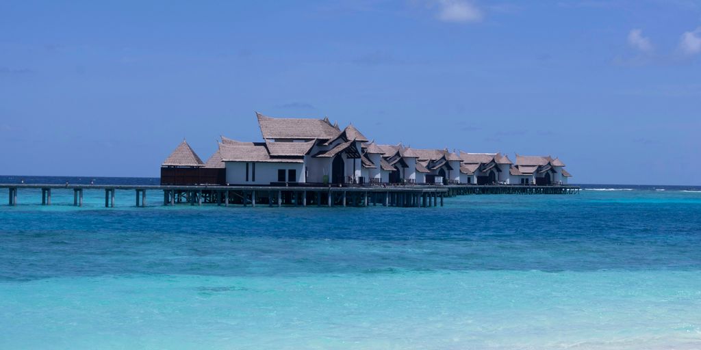 Overwater Bungalows vs. Beach Villas Which is the Best Choice for Your South Pacific Vacation?