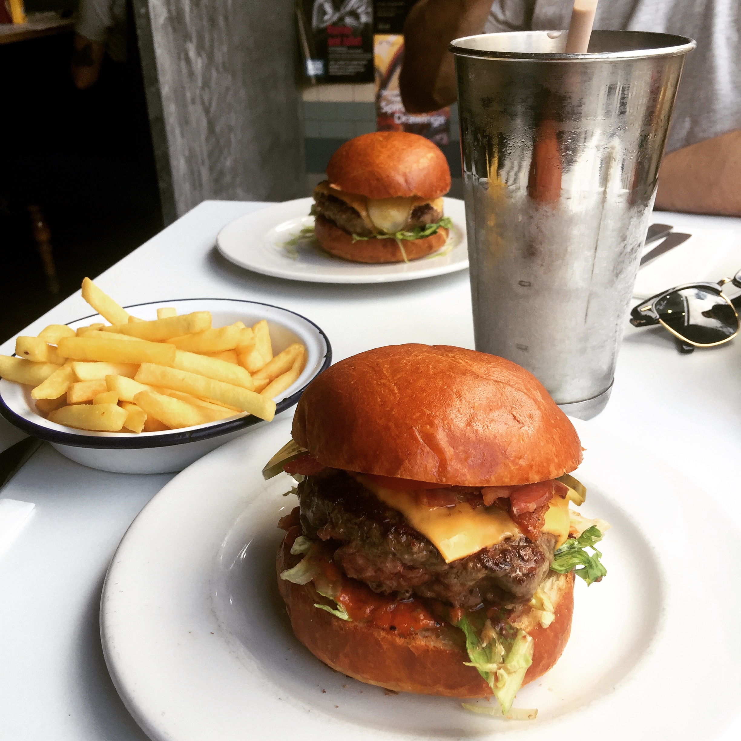 Burger & Shake Fare Comment