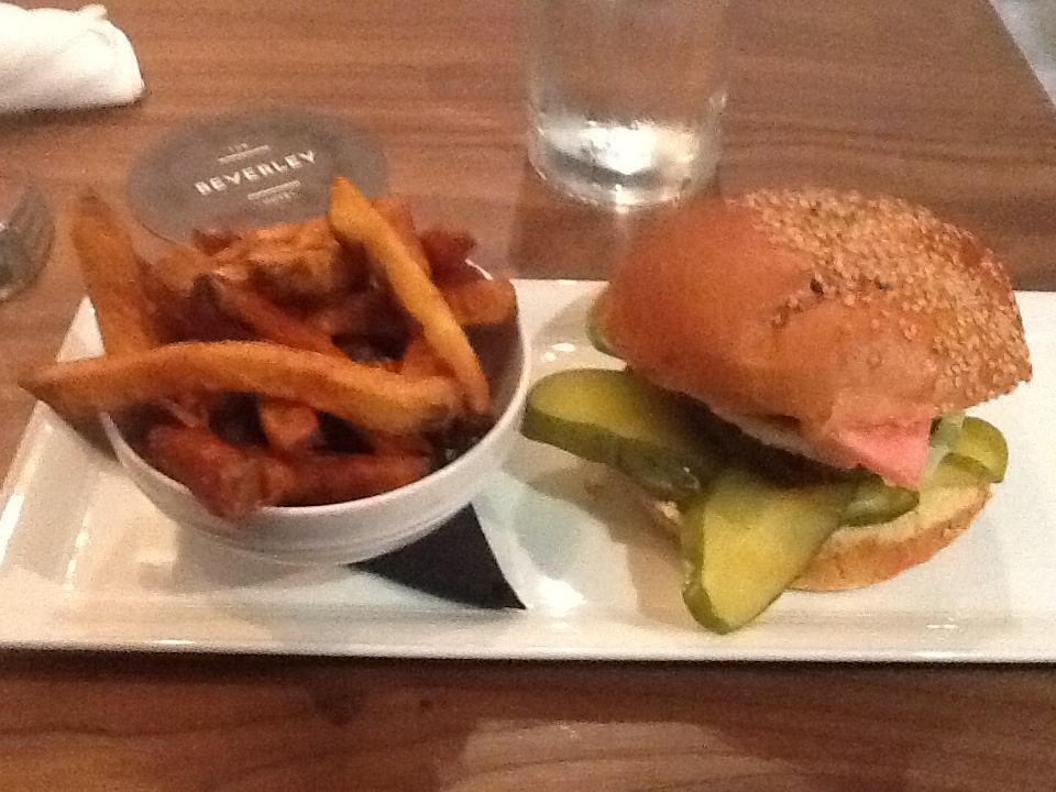 ReviewTorontoEntertainment DistrictBeverley Hotel Fare..Eat..Ales