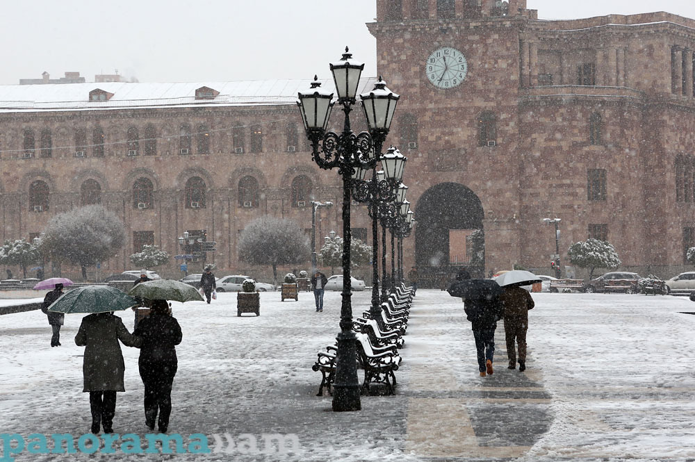 First snow falls in Yerevan Panorama Armenian news