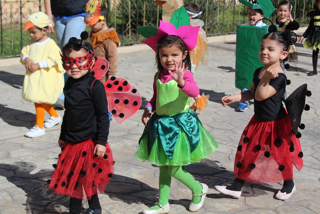 Disfraces De Primavera Para Niños Con Material Reciclado Material