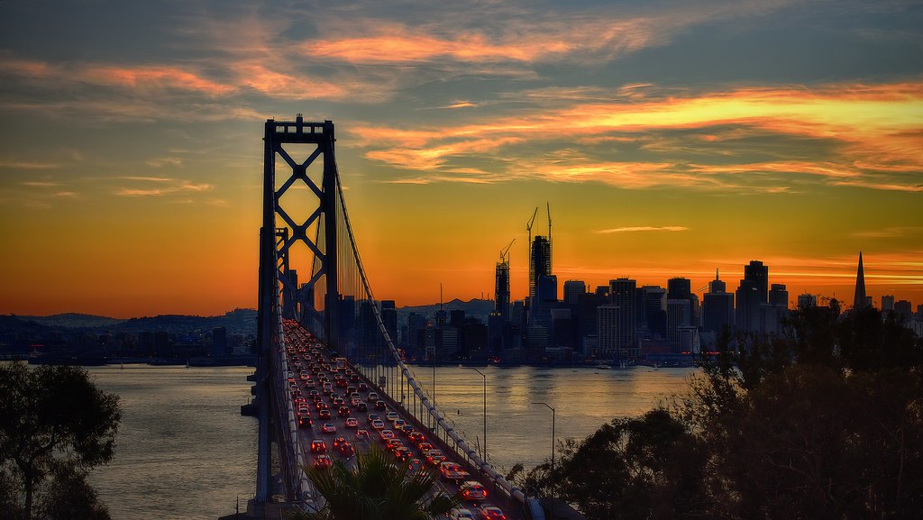 Salida y puesta de sol de Cutting Blvd, El Cerrito, CA, EE. UU.