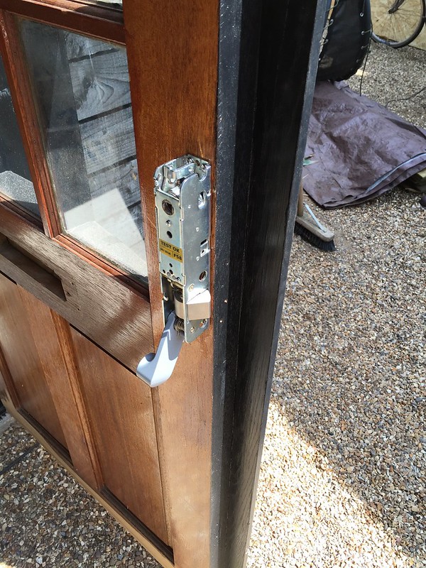 Looking for a 3 point shed door lock General