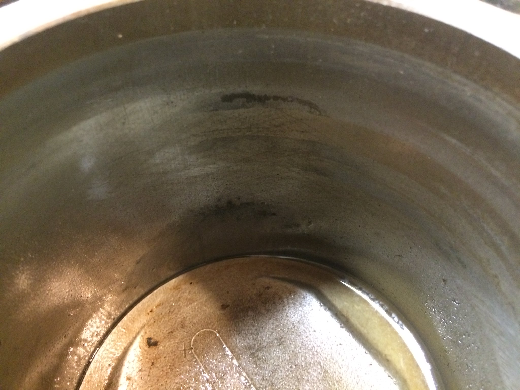 Black marks on cylinder walls, pic. •