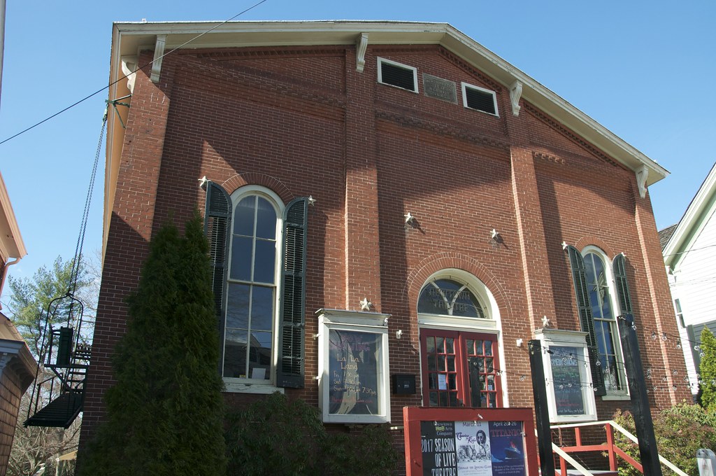 Oldest Movie Theatre in the US? Newtown Pennsylvania! Retro Roadmap