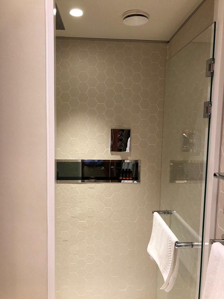 The Qatar Airways Premium Lounge at Paris CDG Review UponArriving