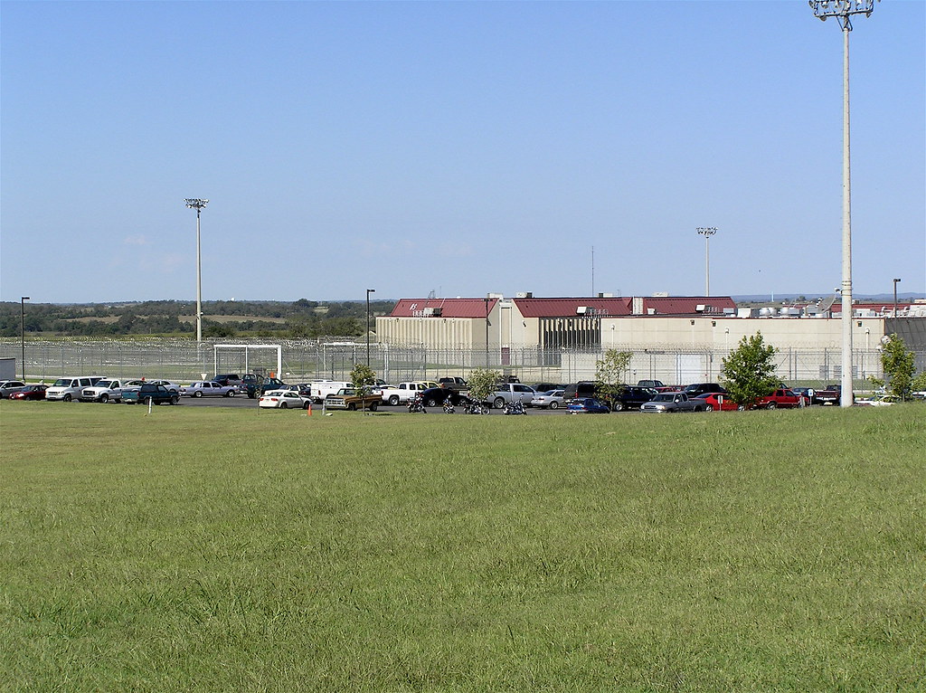 Walking through Holdenville (Ada, Wewoka, Cherokee buy, casinos, cars