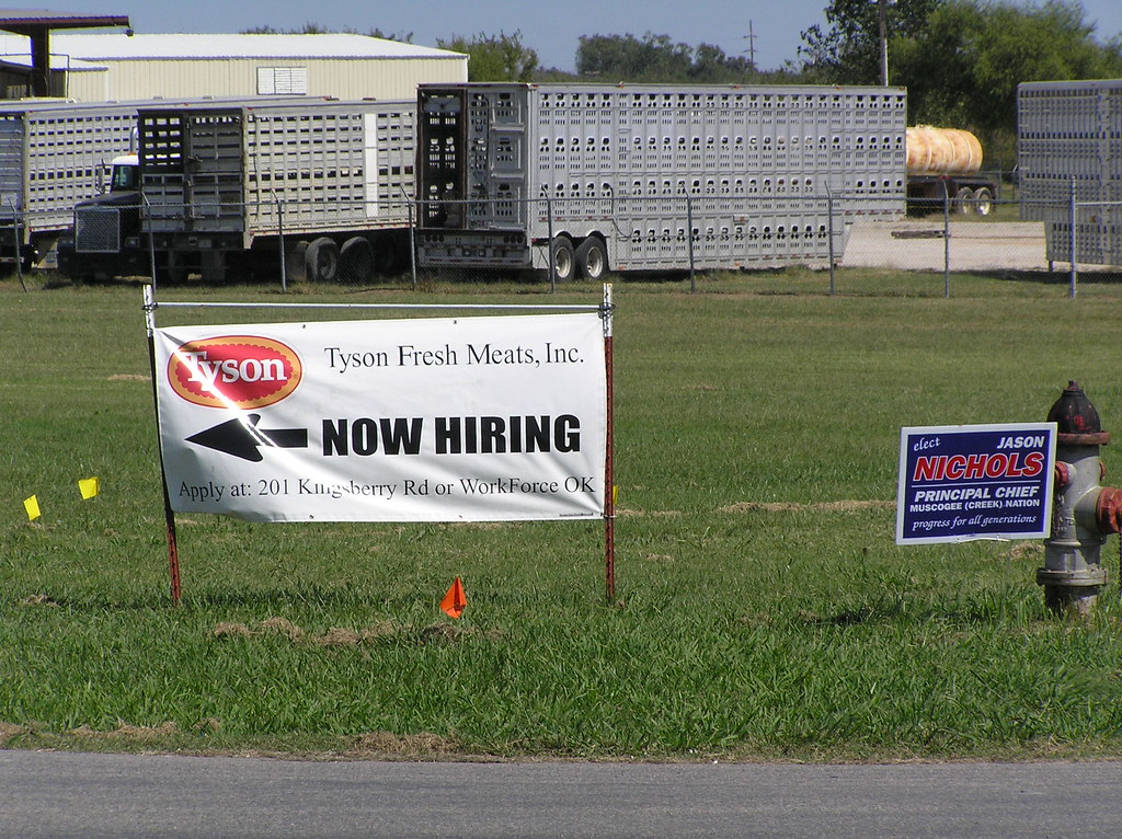 Walking through Holdenville (Ada, Wewoka, Cherokee buy, casinos, cars