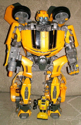 Ultimate Bumblebee Review | TFW2005 - The 2005 Boards