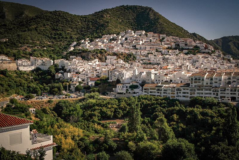 Ojén es uno de los pueblos blancos más bonitos en Costa del Sol (a un