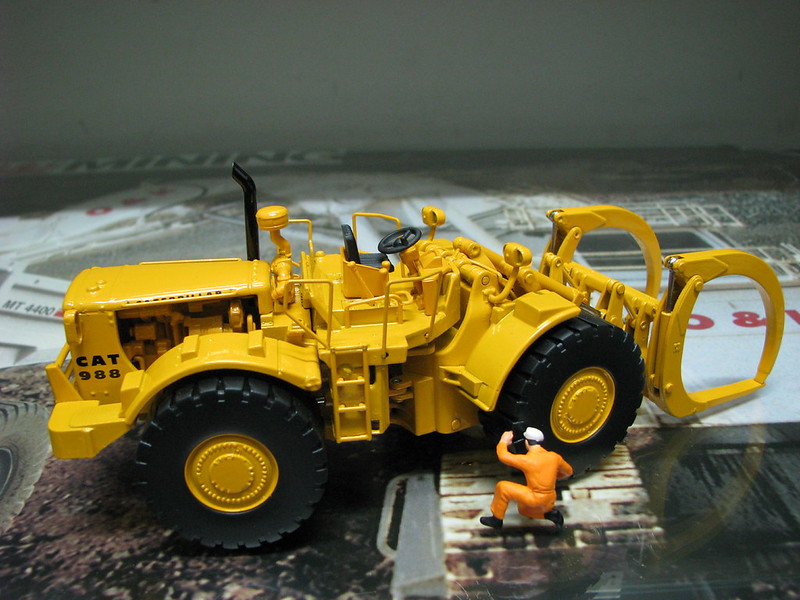 My small collection in models 1:50 - Komatsu D355A RRmodels