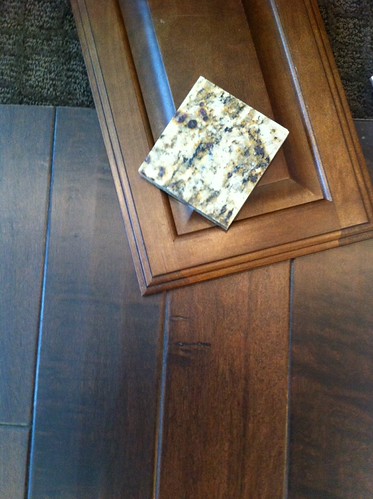 What color floor with dark cabinets? (hardwood floor ... (373 x 499 Pixel)