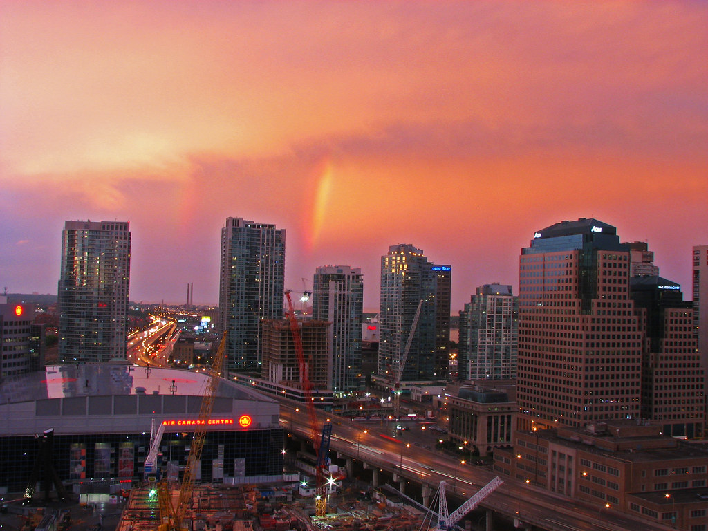 Maple Leaf Square Complete 54 st, 50 st 186 m, 174 m South