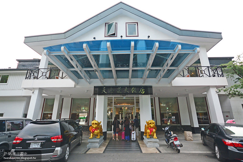 南投住宿 埔里鎮 蓋在湖上的景觀飯店 天水蓮大飯店 許傑 旅行圖中
