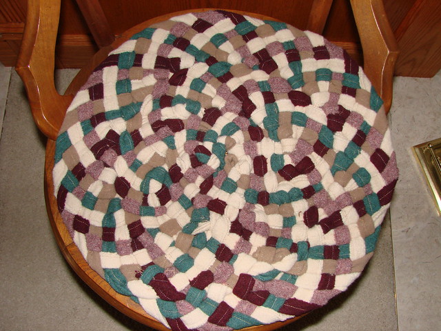 Small round braided rug | Flickr - Photo Sharing! (640 x 480 Pixel)