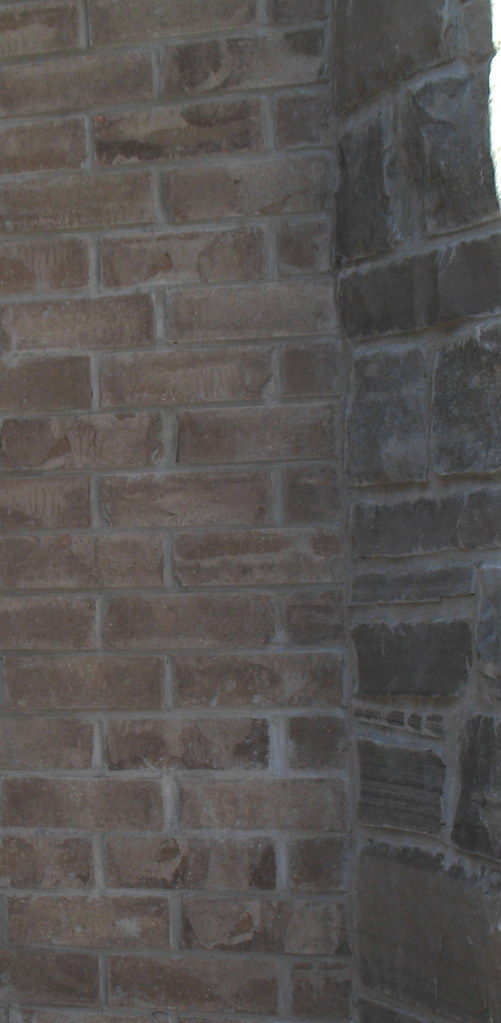 Brampton Brick "Westmont" with natural stone Owen Sound Ledgerock