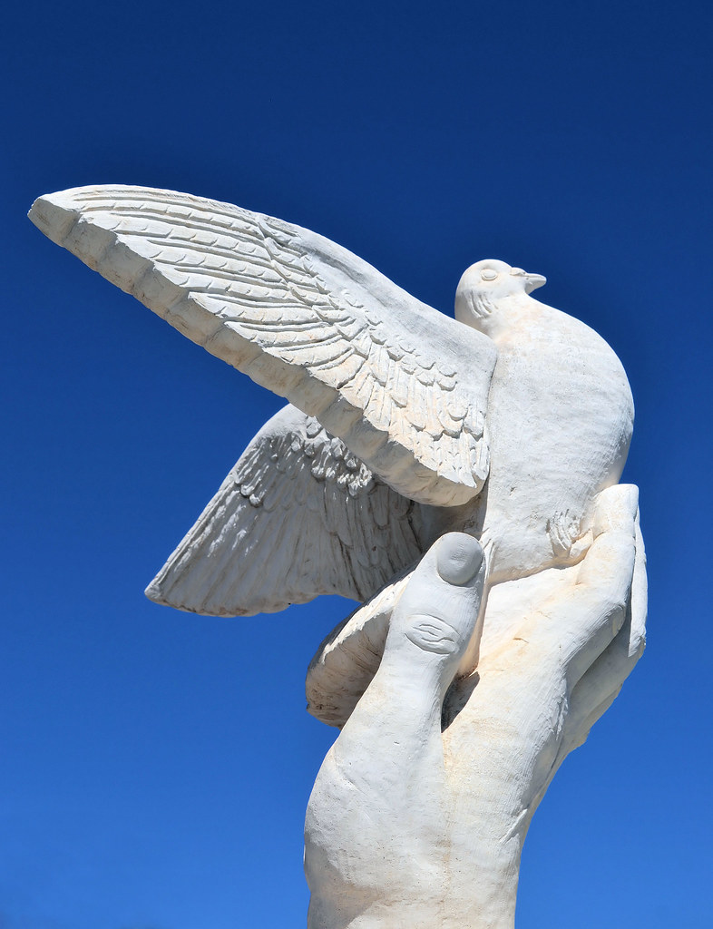Dove of Peace Sculpture representing the dove of peace, Mi… Flickr