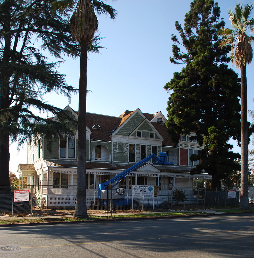 The San Dimas Hotel The San Dimas Hotel was built as a boo… Flickr