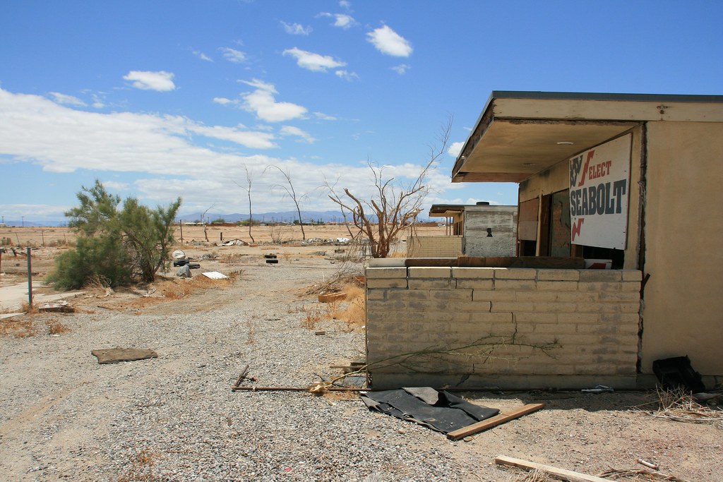 Abandoned apartment building in Salton City Flickr Photo Sharing!