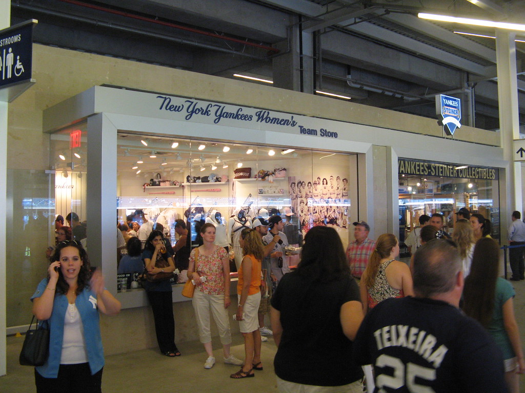 Yankee Stadium, 08/11/09 "Women's Team Store" and its "St… Flickr