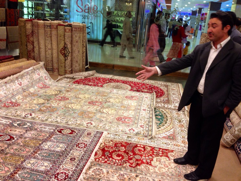 [14 Photos] Membeli Karpet Buatan Tangan di Pakistan, Biar Menyesal