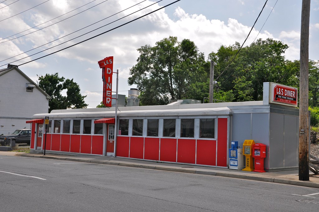 Downtown Harrisonburg VA Diner, Vintage Signs and More! Retro Roadmap