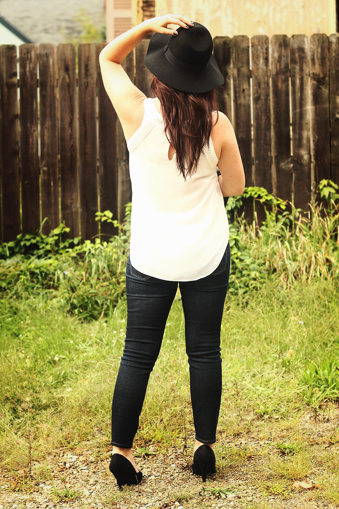 Total 41+ imagen white shoes black hat cadillac Abzlocal.mx