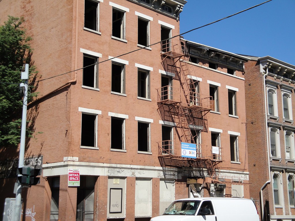 The Neighborhoods of Cincinnati Aaron M. Renn