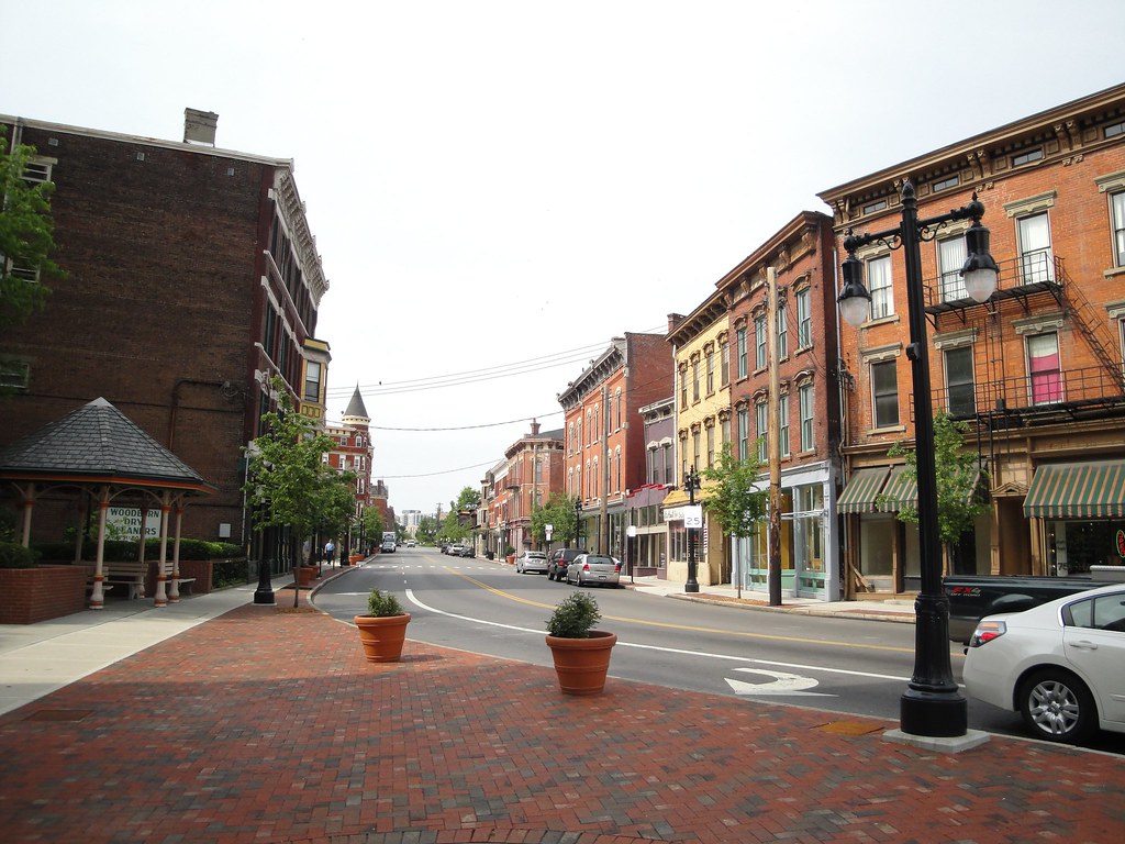 The Neighborhoods of Cincinnati Aaron M. Renn