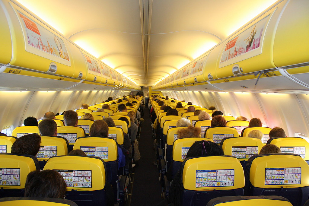 business flight Ryanair B737800 cabin seat layout