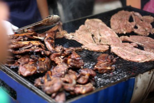 Kambing kambing bakar.