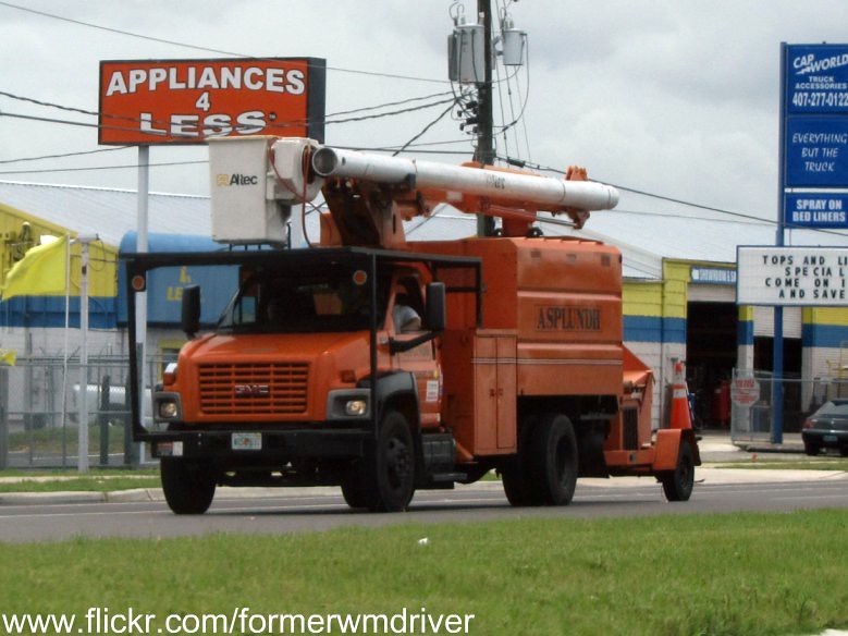 Asplundh GMC Bucket Truck with Wood Chipper Note This pho… Flickr