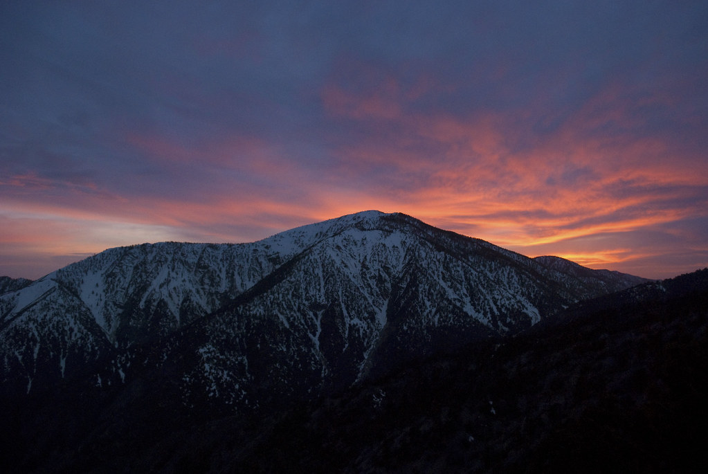 Salida y puesta de sol de Piñon Hills, California, EE. UU.